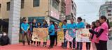 彩虹希望之家孩子用海報及一張張留言表達對台灣希望義工團的感謝.jpg
